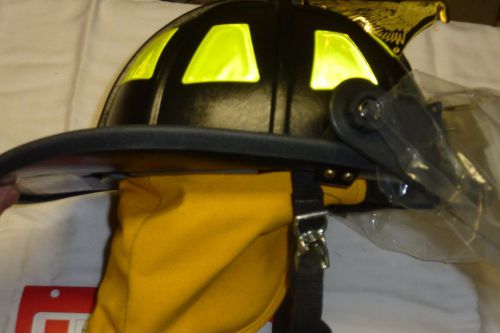 New Cairns 1044 Fire Fighter Helmet