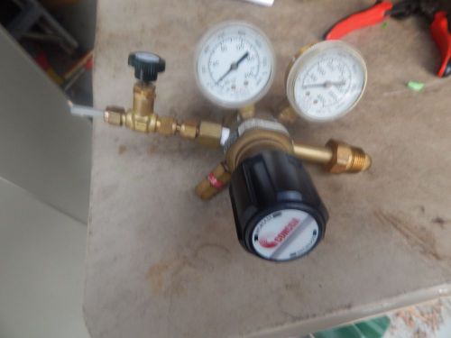 &#034;CONCOA&#034; Regulator with swagelok valve
