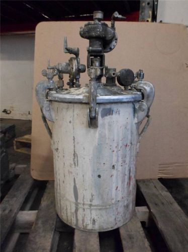 Devilbiss pressure feed tank qm-5095-3 15&#034; diameter 18&#034; tall for sale