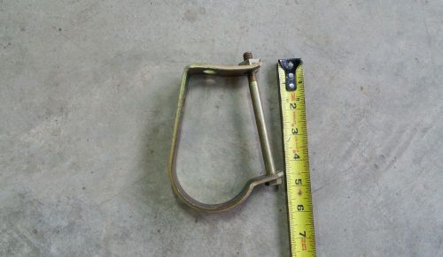 Super strut C 711- 2 1/2 pipe hanger (LOT OF 33)