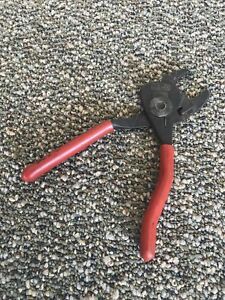 Heyco Tools No.29 Strain Relief Bushing Assembly Pliers Red Handles