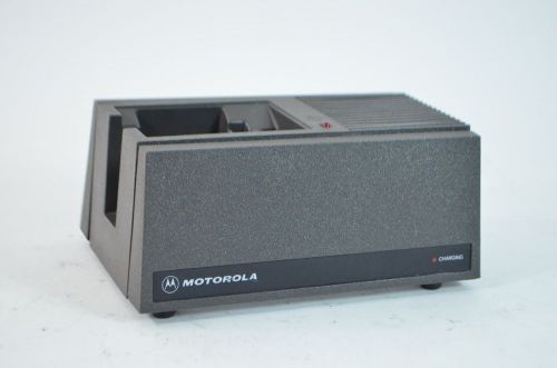 Motorola NLN8856 14-Hour Single Unit Battery Charger
