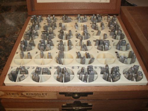 Kingsley Machine Type 12 pt News Gothic Caps Capitals In Wooden Box 215 pcs
