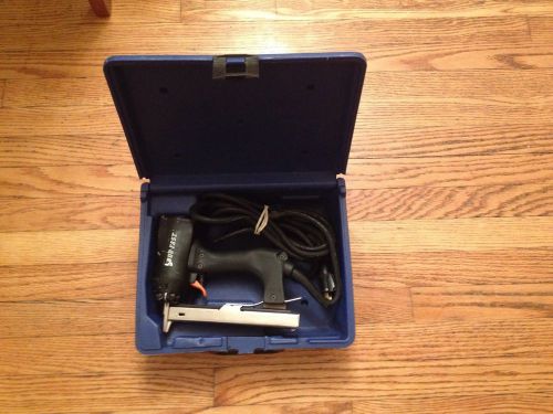 Duo Fast ENC 5418 Electric Carpet Stapler Narrow Crown W/ Case