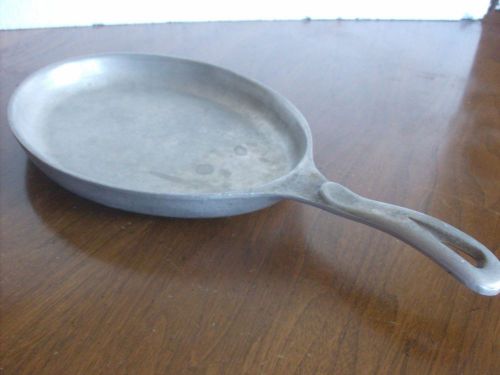 Bon Chef (Augusta, NJ) Aluminum Oval Skillet - Fry Pan, Made in Taiwan