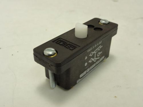 155848 New-No Box, Gemco 1950-1-B-A-AO Snap Switch, SPDT