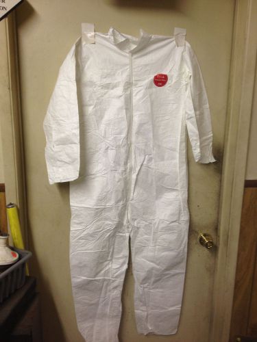 Tyvek Cover suit protective wear Size Medium White  Case Quantity 25pcs/case