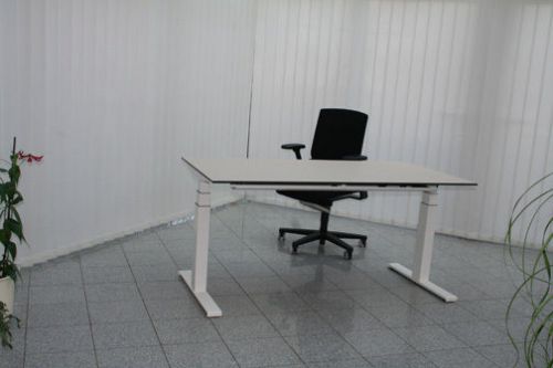 Schreibtisch hohenverstellbar mit selbstreinigender oberflache for sale