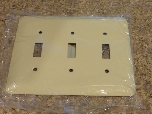 10 PAINTED STEEL WALL PLATES WRINKLE IVORY COVER 3 TOGGLE SWITCH 79073 NEW NIP