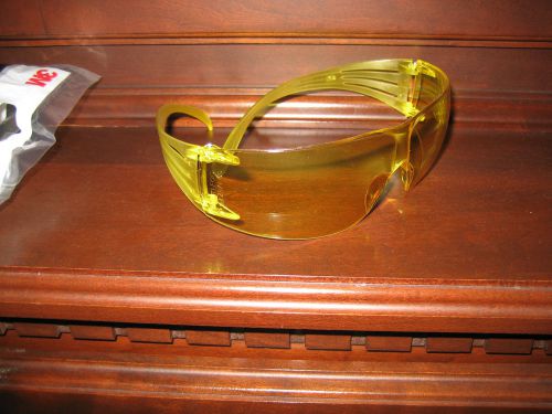 Lot of (5) FIVE 3M AMBER Secure Fit Anti Fog Protective Safety Glasses SF201AF N