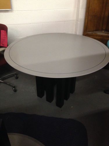 ***ROUND CONFERENCE/CAFETERIA TABLE in GRAY COLOR w/ BLACK METAL BASE 48&#034;D***