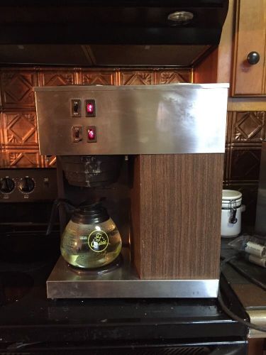 Bunn VPR Commercial Overflow Coffee Brewer Maker w/ Two Warmers And Pots