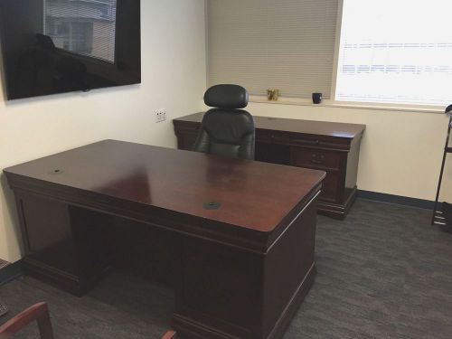 Executive office desk  6ft (national business furniture) real bargin for sale