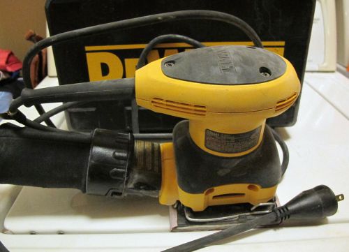 DeWALT D26441 1/4 Heavy-Duty Sheet Palm Grip Sander  with case and dust collecto