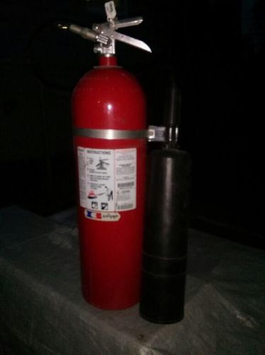 Badger 15lb CO2 Fire Extinguisher W Bracket