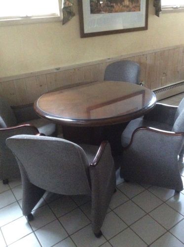 Beautiful 48&#034; Round Wood Conference, Card, Game Table with Glass Top &amp; 4 Chairs