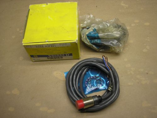SQUARE D 9006PJF321 CYLINDIRAL PROXIMITY SWITCH, NEW IN BOX
