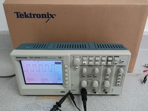 Tektronix TDS 1002B Digital Storage 2 Channel 60MHz Oscilloscope w/ probes &amp; SW