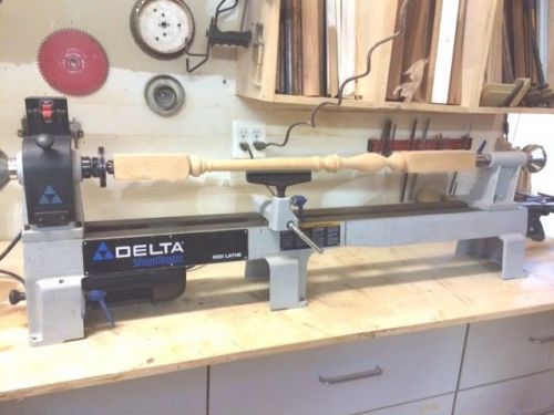 DELTA BENCH TOP  SHOP MASTER LA-200  wood lathe with extension bed.