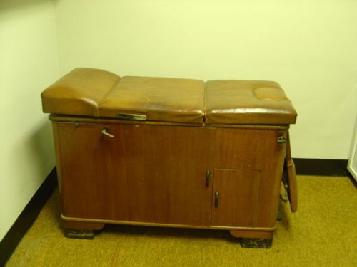 1940&#039;s 1950&#039;s Vintage Medical Exam Table
