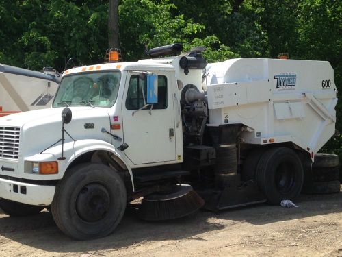 99&#039; Tymco 600 Air Sweeper