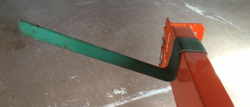 Rack Mounted Angled Belt &amp; Hose Hanger Arm
