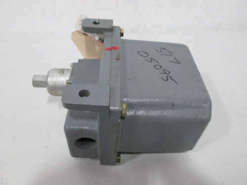 New square d 9012 acr-8 20-180psi range 15-33psi pressure switch 600v 8a d332141 for sale
