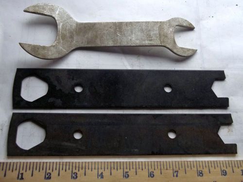 Set of 3 pressed wrenches for industrial machines, 1 is slightly offset___1560/2