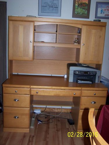 Maple 7 Drawer Desk With Matching Lighted Hutch