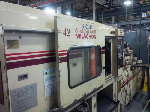 1988 CINCINNATI MILACRON 300-TON PLASTIC INJECTION MOLDING MACHINE