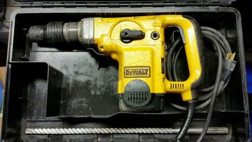 DeWalt D25500 Rotary hammer Drill w/Case.   3 concrete bits and 1 chisel USED