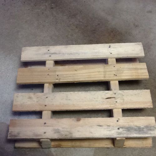 Used wood pallets, 24 x 20