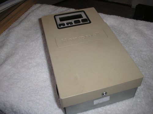 HONEYWELL T775A1019 TEMPERATURE CONTROLLER, USED