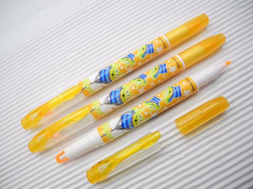 Bright Yellow x 3 TOY Story ALIEN Uni-Ball Propus 122-TDS Twins head Highlighter