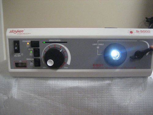 Stryker Endoscopy Q-5000 Endoscope Light Source Model : 220-180-900 (power test)