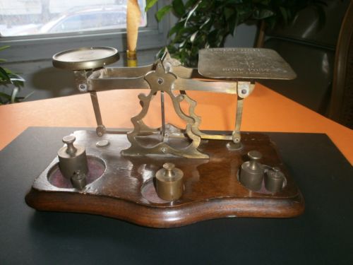 VINTAGE ANTIQUE POSTAL SCALE a real collectible