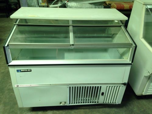 Master Bilt 4 ft Ice Cream Freezer. Model 0T-40