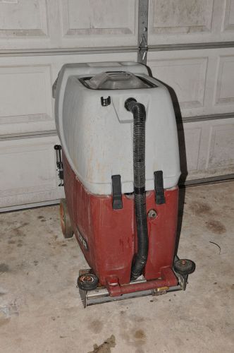 PARAMOUNT CFR  20 SELF-PROPELLED CARPET EXTRACTOR ONLY 229 HOURS