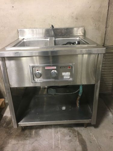 Wells MOD200DM 2 Hole Food Warmer with stand on wheels in excellent shape 208 V.
