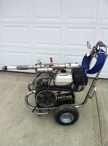 Titan speeflo 12000 ghd powrtwin airless paint sprayer in good condition for sale