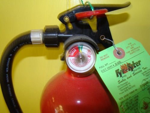 Fire Extinguisher with wall mount, made by Kidde (2 extinguishers 1 charged)