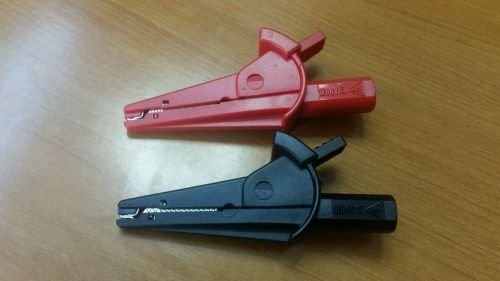 CAT III   1000 V    20 AMP  ALLIGATOR  CLAMPS  LOT OF 2 ( 1 BLACK AND 1 RED)