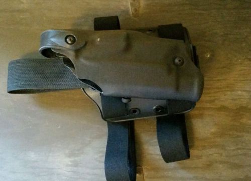 Safariland S&amp;W M&amp;P 40, level 3, light bearing thigh holster.