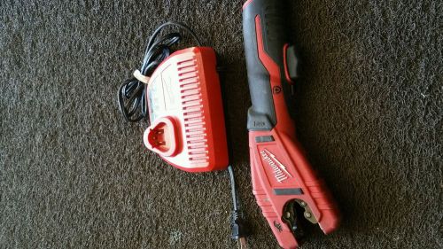 Milwaukee M12 cordless lithium 12 v tubing cutter Plumbing battery and charger