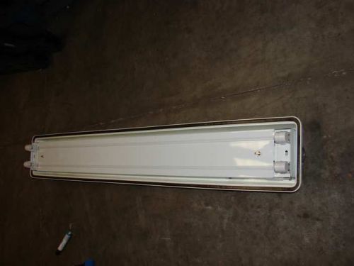 Lithonia 2 lamp 4&#039; fluorescent strip light T12 high output lamps