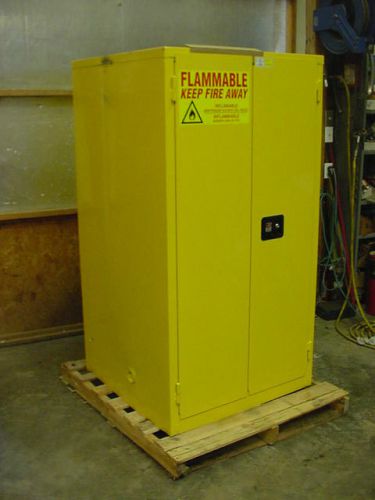 New jamco 55 gal flammable storage cabinet  1 drum 1 shelf for sale