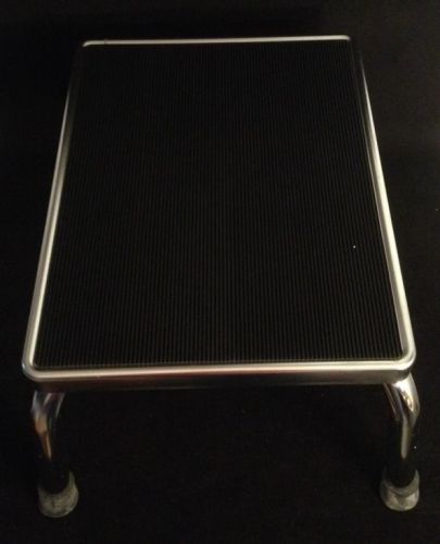 ENTREE Steel Straight Stepping Stool Great Condition 14&#034;x11&#034;x9&#034;