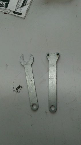 Grinder wrenches set