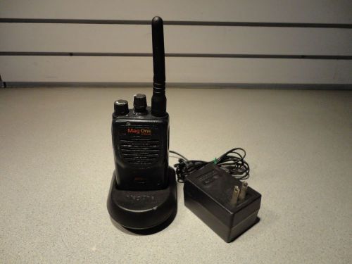 Motorola mag one bpr-40 uhf 2 way radio 8 ch az489ft4873 w/ charger for sale