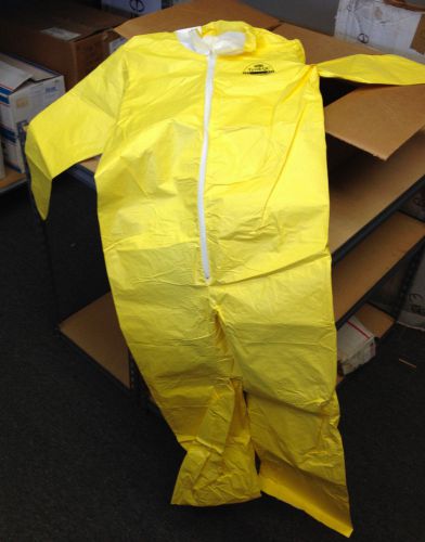 DuPont Tyvek  05412 Biohazard Zippered Coveralls Size MD 13-3115216 Yellow